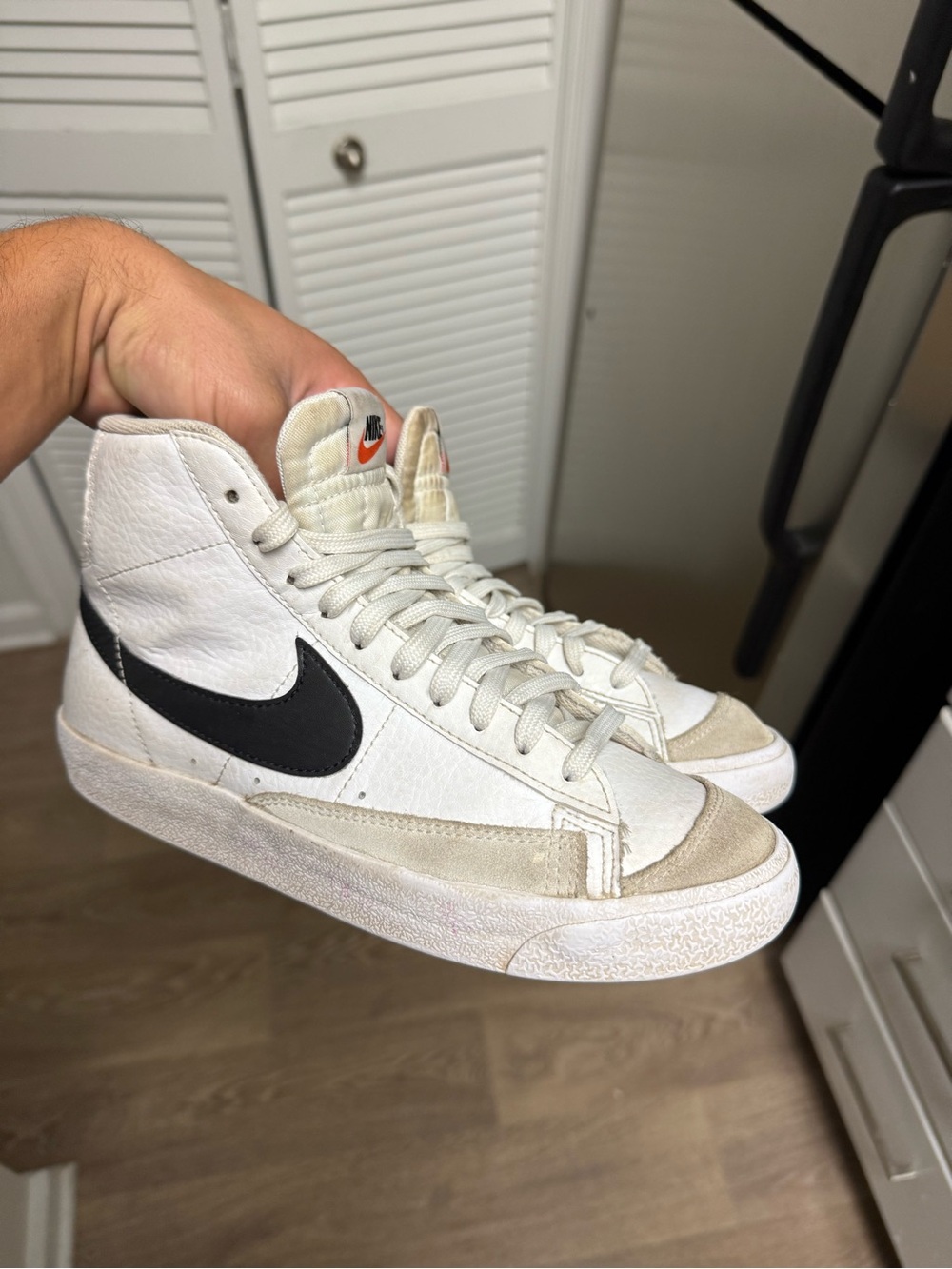 Nike Blazer Mid 77 White Black Leather Sneakers DA4086-100 GS Size 5.5Y Used